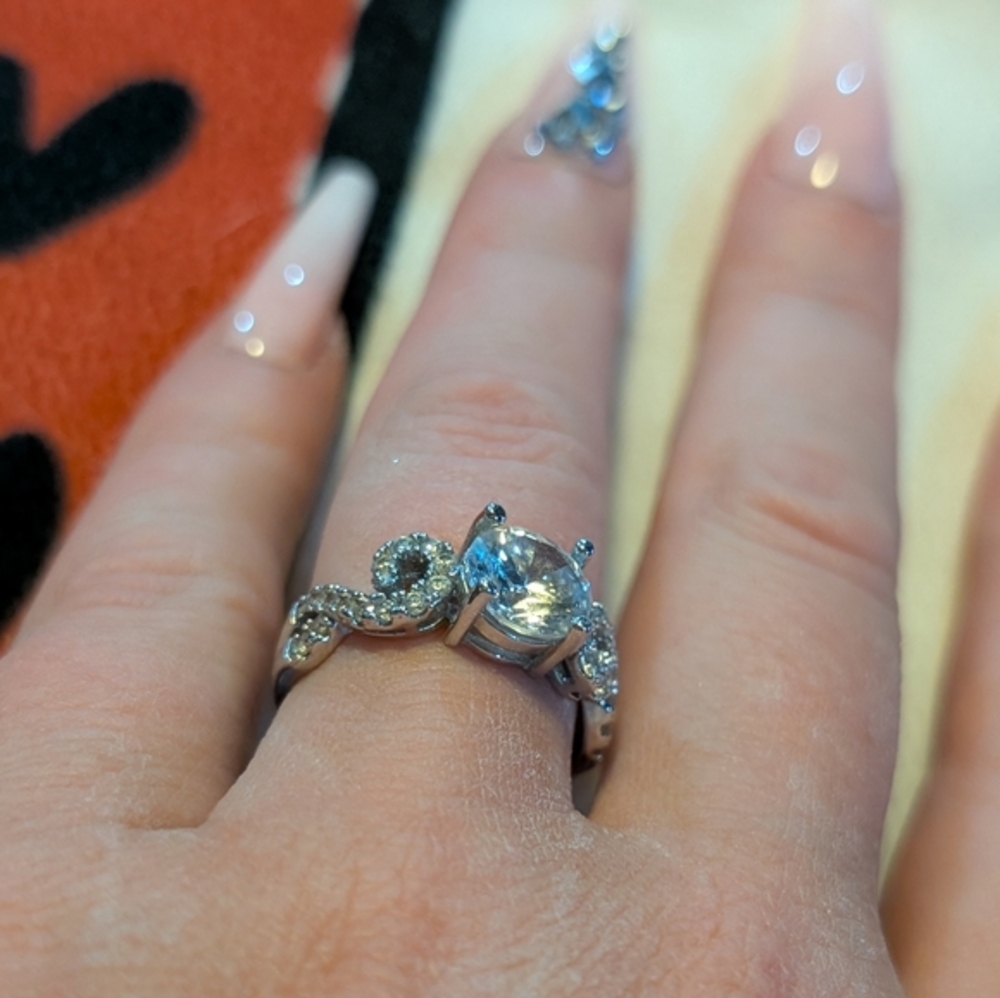Beautiful Silver Fashion Ring size 7.5